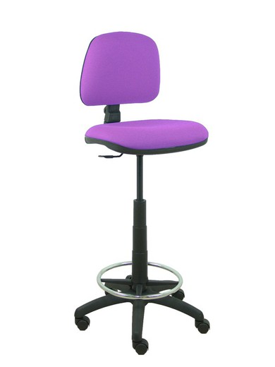 Modelo Isso - Taburete ergonómico giratorio y regulable en altura con aro reposapiés cromado (INCLUIDO)  Asiento y respaldo tapizados en tejido bali color lila.