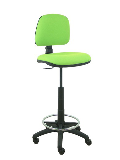 Modelo Isso - Taburete ergonómico giratorio y regulable en altura con aro reposapiés cromado (INCLUIDO)  Asiento y respaldo tapizados en tejido bali color pistacho.