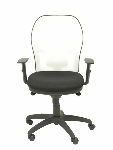 Modelo Jorquera  Silla de oficina ergonómica con mecanismo sincro, brazos regulables y ajustable en altura  Respaldo de malla transpirable en color blanco y asiento tapizados en tejido BALI color negro