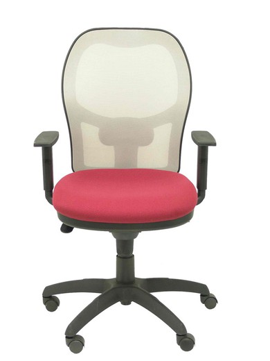 Modelo Jorquera - Silla de oficina ergonómica con mecanismo sincro, brazos regulables y ajustable en altura - Respaldo de malla transpirable en color gris y asiento tapizados en tejido BALI color granate