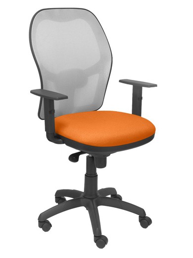 Modelo Jorquera - Silla de oficina ergonómica con mecanismo sincro, brazos regulables y ajustable en altura - Respaldo de malla transpirable en color gris y asiento tapizados en tejido BALI color naranja