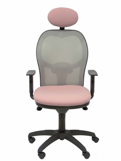 Modelo Jorquera - Silla de oficina ergonómica con mecanismo sincro, brazos regulables y ajustable en altura  Respaldo de malla transpirable en color gris y asiento tapizados en tejido BALI color rosa pálido (CON CABECERO)