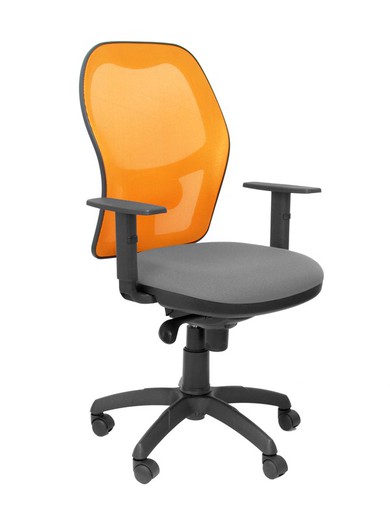 Modelo Jorquera - Silla de oficina ergonómica con mecanismo sincro, brazos regulables y ajustable en altura - Respaldo de malla transpirable en color naranja y asiento tapizados en tejido BALI color gris