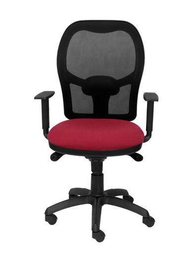 Modelo Jorquera - Silla de oficina ergonómica con mecanismo sincro, brazos regulables y ajustable en altura - Respaldo de malla transpirable en color negro y asiento tapizados en tejido BALI color granate