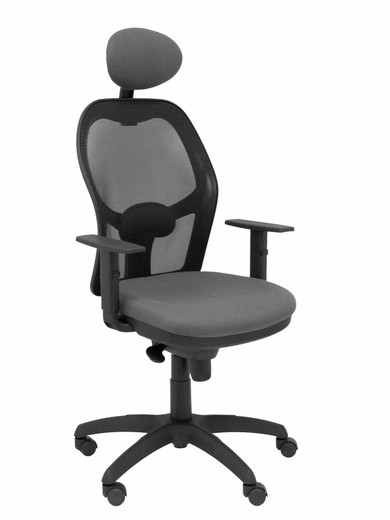 Modelo Jorquera - Silla de oficina ergonómica con mecanismo sincro, brazos regulables y ajustable en altura  Respaldo de malla transpirable en color negro y asiento tapizados en tejido BALI color gris (CON CABECERO)