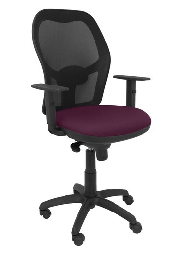 Modelo Jorquera - Silla de oficina ergonómica con mecanismo sincro, brazos regulables y ajustable en altura - Respaldo de malla transpirable en color negro y asiento tapizados en tejido BALI color morado