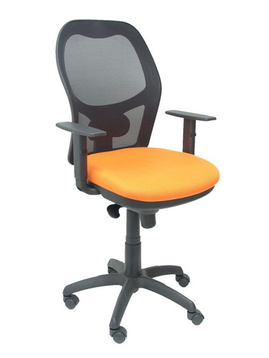 Modelo Jorquera - Silla de oficina ergonómica con mecanismo sincro, brazos regulables y ajustable en altura - Respaldo de malla transpirable en color negro y asiento tapizados en tejido BALI color naranja