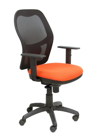 Modelo Jorquera - Silla de oficina ergonómica con mecanismo sincro, brazos regulables y ajustable en altura - Respaldo de malla transpirable en color negro y asiento tapizados en tejido BALI color naranja oscuro