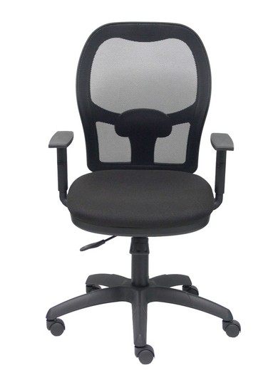 Modelo Jorquera - Silla de oficina ergonómica con mecanismo sincro, brazos regulables y ajustable en altura - Respaldo de malla transpirable en color negro y asiento tapizados en tejido BALI color negro (INCLUYE TRASLAK EN EL ASIENTO)