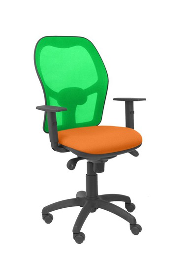 Modelo Jorquera - Silla de oficina ergonómica con mecanismo sincro, brazos regulables y ajustable en altura - Respaldo de malla transpirable en color verde y asiento tapizados en tejido BALI color naranja