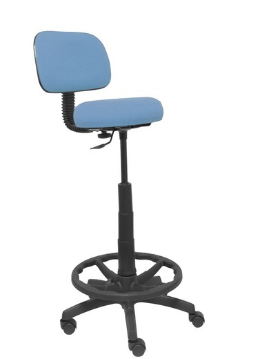 Modelo Llanos Taburete - Taburete ergonómico con mecanismo de contacto lama, regulable en altura y aro reposapiés - Asiento y respaldo tapizados en tejido bali color azul cielo.