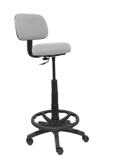 Modelo Llanos Taburete - Taburete ergonómico con mecanismo de contacto lama, regulable en altura y aro reposapiés - Asiento y respaldo tapizados en tejido bali color gris claro.