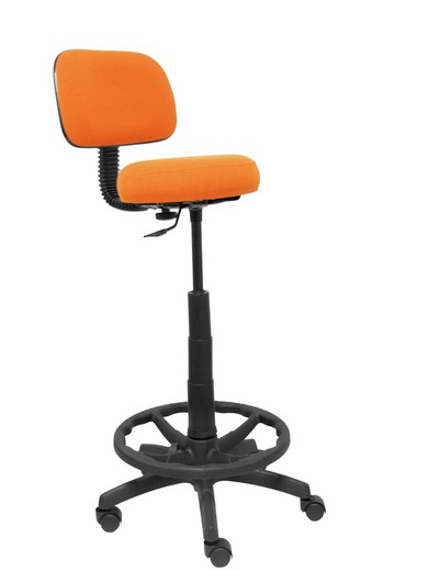 Modelo Llanos Taburete - Taburete ergonómico con mecanismo de contacto lama, regulable en altura y aro reposapiés - Asiento y respaldo tapizados en tejido bali color naranja.