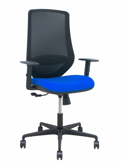 Modelo Mardos - Silla de oficina ergonómica con mecanismo sincro, brazos regulables y ajustable en altura - Respaldo de malla transpirable en color negro y asiento tapizados en tejido BALI color azul.