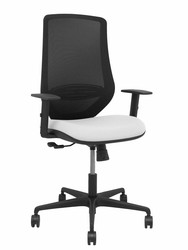 Modelo Mardos - Silla de oficina ergonómica con mecanismo sincro, brazos regulables y ajustable en altura - Respaldo de malla transpirable en color negro y asiento tapizados en tejido BALI color blanco.