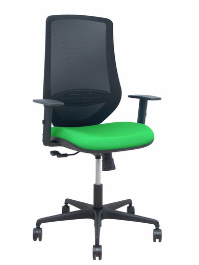 Modelo Mardos - Silla de oficina ergonómica con mecanismo sincro, brazos regulables y ajustable en altura - Respaldo de malla transpirable en color negro y asiento tapizados en tejido BALI color verde.