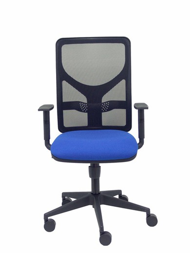 Modelo Motilla - Silla de oficina ergonómica con mecanismo sincro, brazos regulables y ajustable en altura - Respaldo de malla transpirable en color negro y asiento tapizados en tejido BALI color azul.