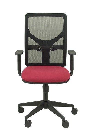 Modelo Motilla - Silla de oficina ergonómica con mecanismo sincro, brazos regulables y ajustable en altura - Respaldo de malla transpirable en color negro y asiento tapizados en tejido BALI color granate.