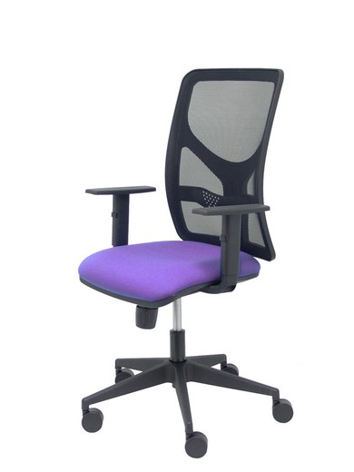 Modelo Motilla - Silla de oficina ergonómica con mecanismo sincro, brazos regulables y ajustable en altura - Respaldo de malla transpirable en color negro y asiento tapizados en tejido BALI color lila.