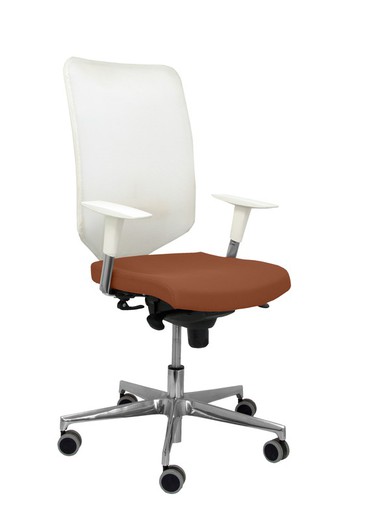 Modelo Ossa blanca - Silla de Oficina ergonómica con mecanismo sincro y regulable en altura - Respaldo de malla en color blanco y asiento tapizado en tejido BALI color marrón