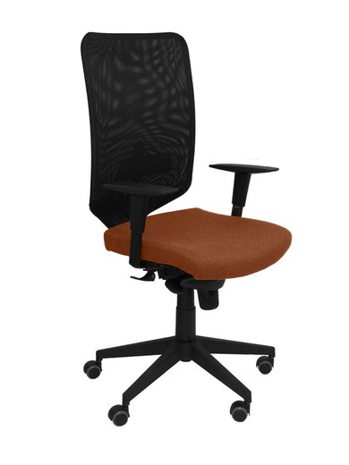 Modelo Ossa Negra - Silla de Oficina ergonómica con mecanismo sincro y regulable en altura - Respaldo de malla en color negro y asiento tapizado en tejido BALI color marrón