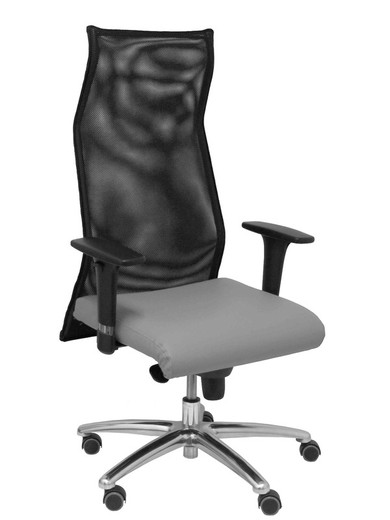 Modelo Sahuco. Sillón de dirección ergonómico con mecanismo sincro y regulable en altura  Respaldo de malla transpirable y asiento tapizados en similpiel color gris.