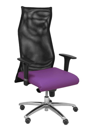 Modelo Sahuco. Sillón de dirección ergonómico con mecanismo sincro y regulable en altura  Respaldo de malla transpirable y asiento tapizados en similpiel color morado.