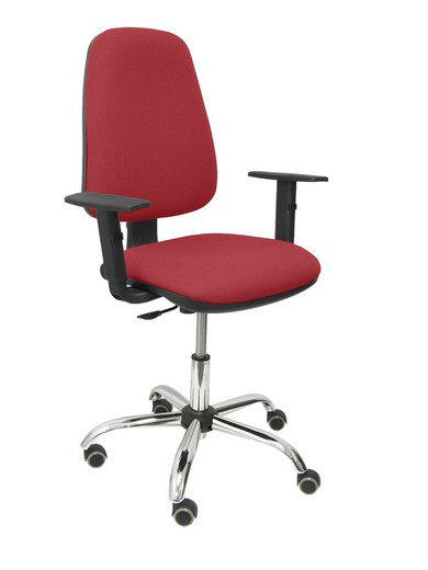 Modelo Sierra CP - Silla de oficina ergonómica con mecanismo de contacto permanente y regulable en altura - Asiento y tejido tapizado en tejido BALI color granate (BRAZOS REGULABLES EN ALTURA)