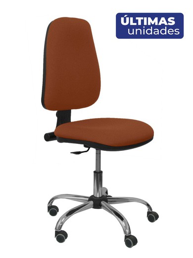 Modelo Sierra CP - Silla de oficina ergonómica con mecanismo de contacto permanente y regulable en altura - Asiento y tejido tapizado en tejido BALI color marrón.