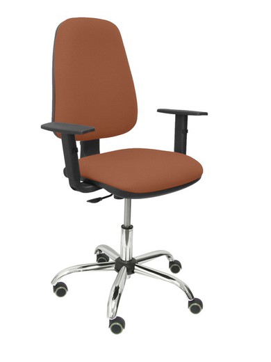 Modelo Sierra CP - Silla de oficina ergonómica con mecanismo de contacto permanente y regulable en altura - Asiento y tejido tapizado en tejido BALI color marrón (BRAZOS REGULABLES EN ALTURA)