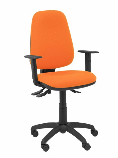 Modelo Sierra S - Silla de oficina ergonómica con mecanismo asincro y regulable en altura - Asiento y tejido tapizado en tejido BALI color naranja. Base de poliamida en color negro. (BRAZOS REGULABLES INCLUIDOS)