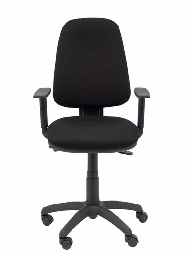 Modelo Sierra S - Silla de oficina ergonómica con mecanismo asincro y regulable en altura - Asiento y tejido tapizado en tejido BALI color negro. Base de poliamida en color negro. (BRAZOS REGULABLES INCLUIDOS)