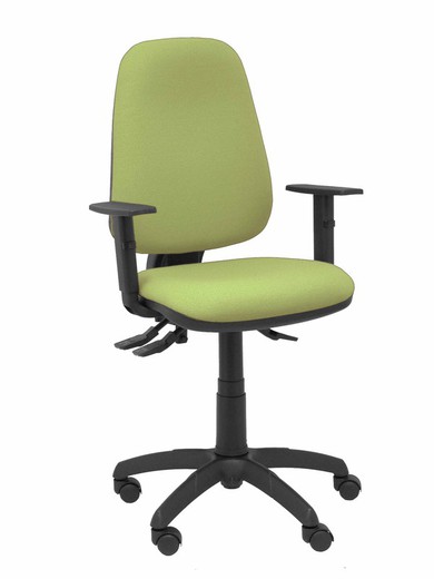 Modelo Sierra S - Silla de oficina ergonómica con mecanismo asincro y regulable en altura - Asiento y tejido tapizado en tejido BALI color verde oliva. Base de poliamida en color negro. (BRAZOS REGULABLES INCLUIDOS)