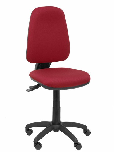 Modelo Sierra S - Silla de oficina ergonómica con mecanismo asincro y regulable en altura. Base de poliamida de color negro - Asiento y respaldo tapizados en tejido BALI color granate.