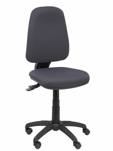 Modelo Sierra S - Silla de oficina ergonómica con mecanismo asincro y regulable en altura. Base de poliamida de color negro - Asiento y respaldo tapizados en tejido BALI color gris oscuro.