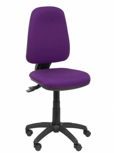 Modelo Sierra S - Silla de oficina ergonómica con mecanismo asincro y regulable en altura. Base de poliamida de color negro - Asiento y respaldo tapizados en tejido BALI color morado.