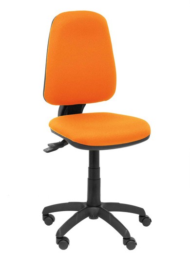 Modelo Sierra S - Silla de oficina ergonómica con mecanismo asincro y regulable en altura. Base de poliamida de color negro - Asiento y respaldo tapizados en tejido BALI color naranja.