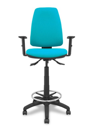 Modelo taburete Elche S - Taburete ergonómico con mecanismo asincro y regulable en altura - Asiento y respaldo tapizados en tejido BALI color verde turquesa. Brazos regulables incluidos de serie. Aro reposapiés cromado.