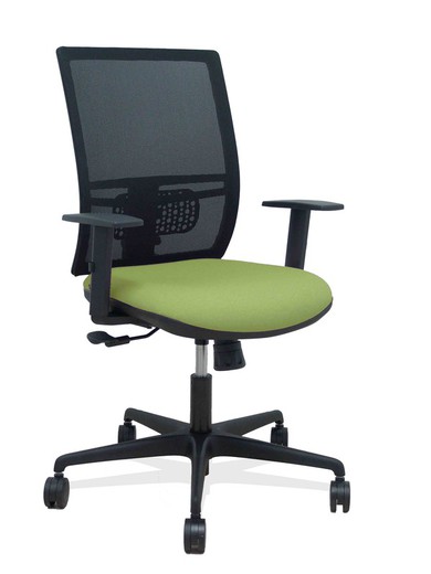 Modelo Yunquera - Silla de oficina ergonómica con mecanismo sincro, brazos regulables y ajustable en altura - Respaldo de malla transpirable en color negro y asiento tapizados en tejido BALI color verde oliva.