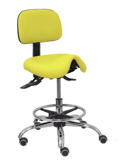 Modelo Zarza. Taburete especialmente diseñado para uso clínico giratorio y ergonómico con asiento anatómico y regulable en altura(aro reposapiés cromado INCLUIDO)  Asiento y respaldo tapizados en similpiel color amarillo. (FÁCIL DE LIMPIAR)