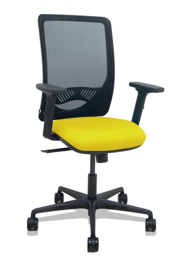 Modelo Zulema - Silla de oficina ergonómica con mecanismo sincro, brazos 2D- Respaldo de malla transpirable en color negro y asiento tapizados en tejido BALI color amarillo. Ruedas de nailon de 65mm