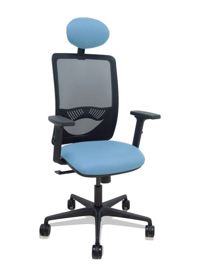 Modelo Zulema - Silla de oficina ergonómica con mecanismo sincro, brazos 2D- Respaldo de malla transpirable en color negro y asiento tapizados en tejido BALI color azul cielo. Ruedas de nailon de 65mm. Cabecero fijo tapizado