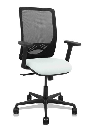 Modelo Zulema - Silla de oficina ergonómica con mecanismo sincro, brazos 2D- Respaldo de malla transpirable en color negro y asiento tapizados en tejido BALI color blanco. Ruedas de nailon de 65mm