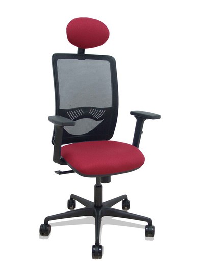 Modelo Zulema - Silla de oficina ergonómica con mecanismo sincro, brazos 2D- Respaldo de malla transpirable en color negro y asiento tapizados en tejido BALI color granate. Ruedas de nailon de 65mm. Cabecero fijo tapizado