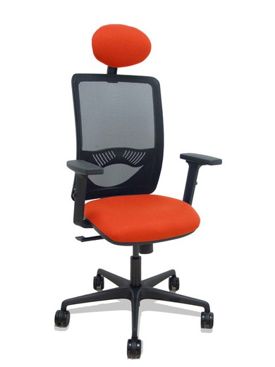 Modelo Zulema - Silla de oficina ergonómica con mecanismo sincro, brazos 2D- Respaldo de malla transpirable en color negro y asiento tapizados en tejido BALI color naranja oscuro. Ruedas de nailon de 65mm. Cabecero fijo tapizado