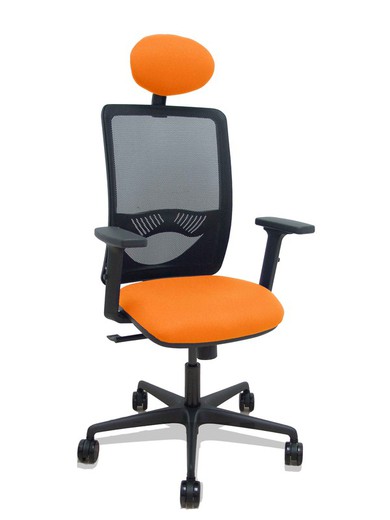 Modelo Zulema - Silla de oficina ergonómica con mecanismo sincro, brazos 2D- Respaldo de malla transpirable en color negro y asiento tapizados en tejido BALI color naranja. Ruedas de nailon de 65mm. Cabecero fijo tapizado