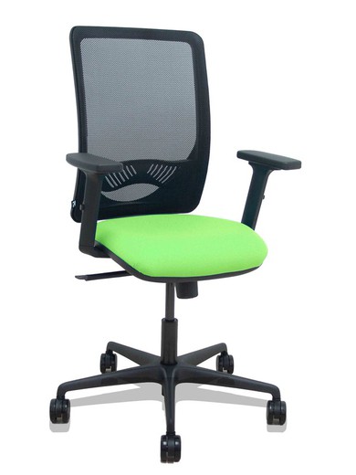 Modelo Zulema - Silla de oficina ergonómica con mecanismo sincro, brazos 2D- Respaldo de malla transpirable en color negro y asiento tapizados en tejido BALI color pistacho. Ruedas de nailon de 65mm