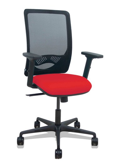 Modelo Zulema - Silla de oficina ergonómica con mecanismo sincro, brazos 2D- Respaldo de malla transpirable en color negro y asiento tapizados en tejido BALI color rojo. Ruedas de nailon de 65mm