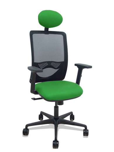 Modelo Zulema - Silla de oficina ergonómica con mecanismo sincro, brazos 2D- Respaldo de malla transpirable en color negro y asiento tapizados en tejido BALI color verde. Ruedas de nailon de 65mm. Cabecero fijo tapizado