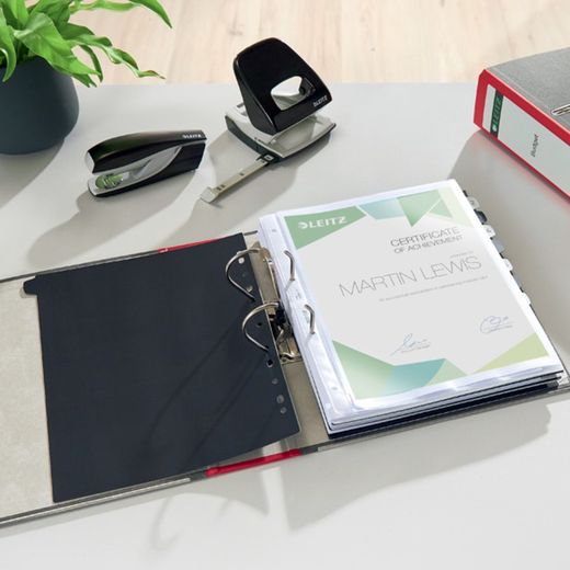 Classeur à levier neutre en CO2 Leitz. Carton marbré. 180º. DIN A4. Dos 80 mm, rouge